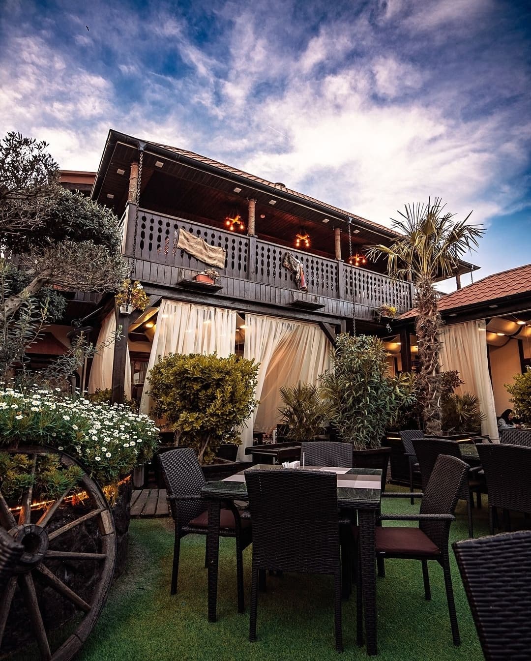 3 mərtəbə restoran