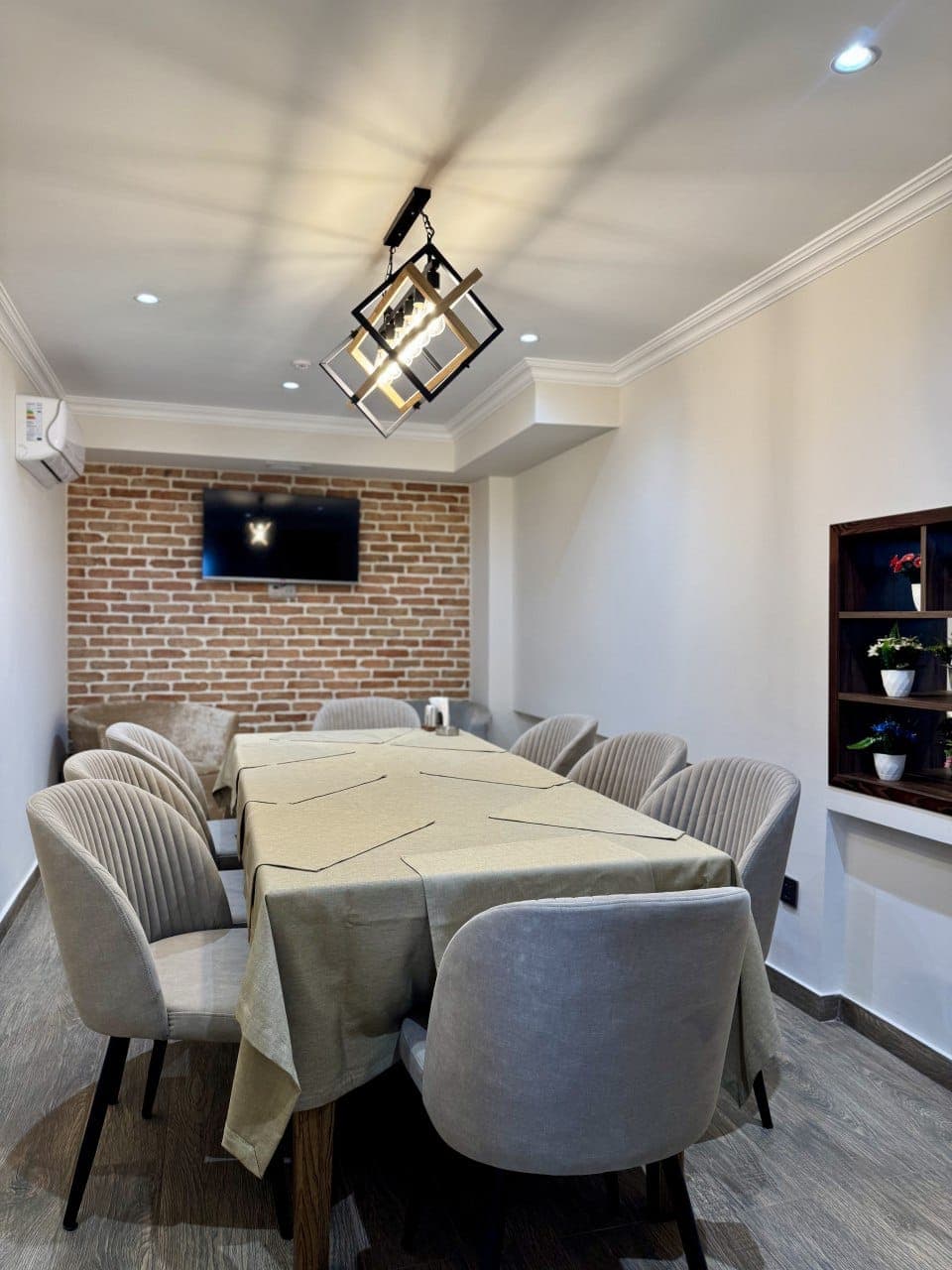 Evrika Cafe & Restaurant