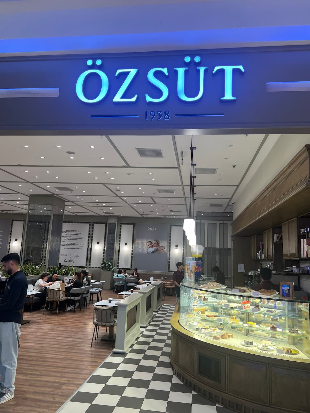 Özsüt Ganjlik Mall