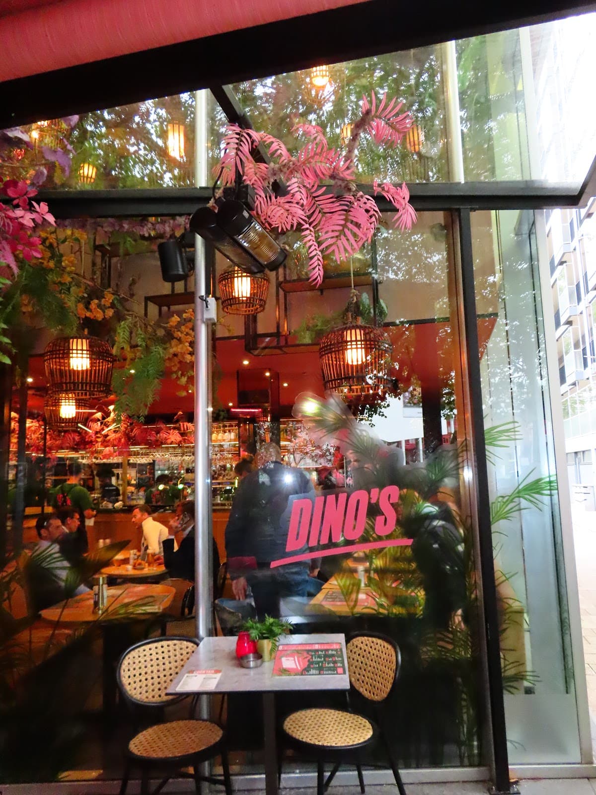 Dino's