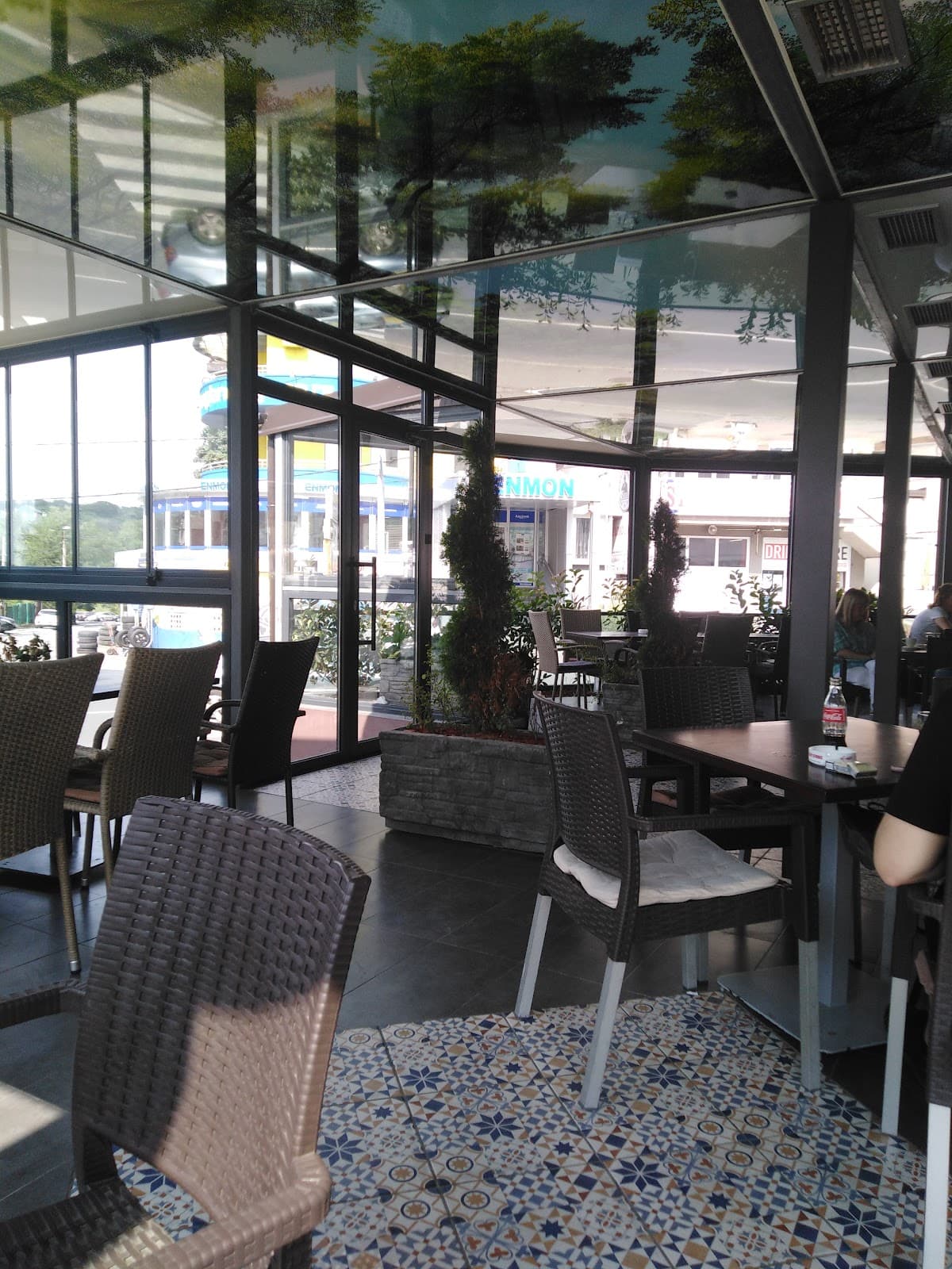 Avantgarden Gastro Bar