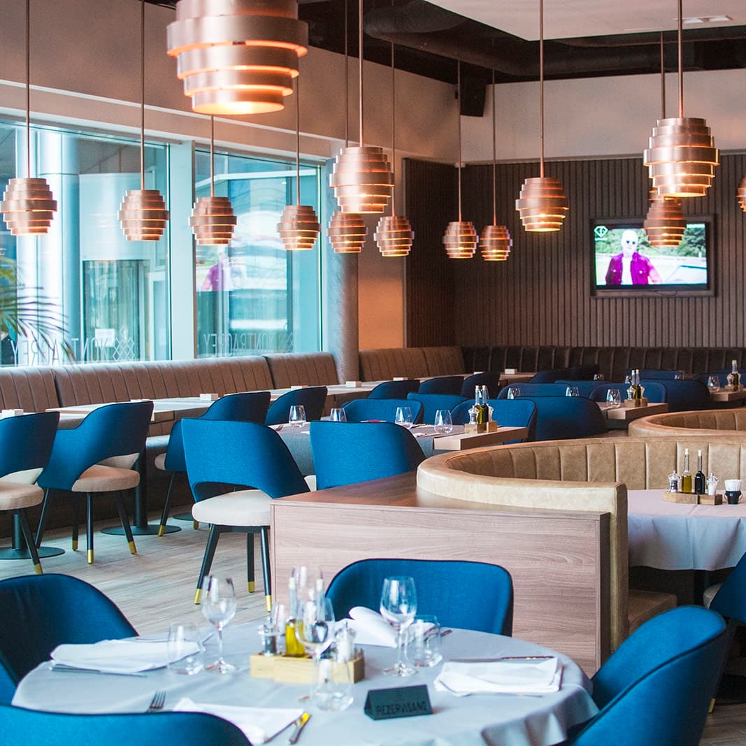 Le Petit Bistro Blue Center