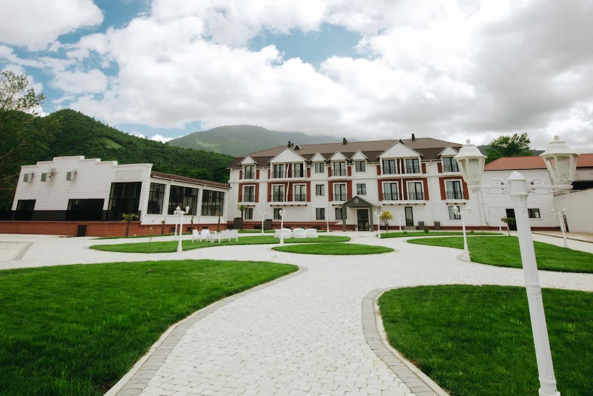 CASTLE RESORT & SPA
