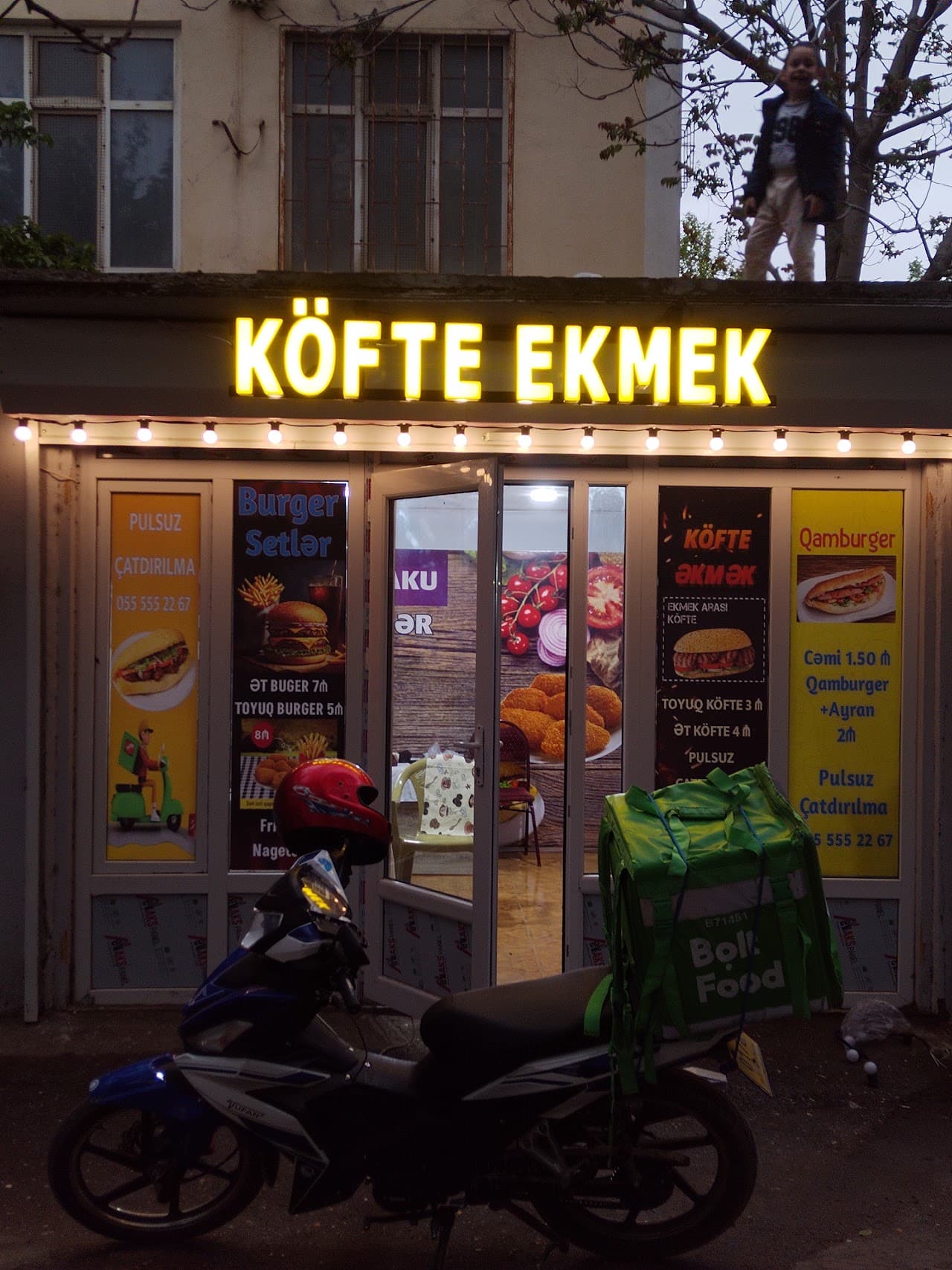 KÖFTE EKMEK MİLLİ MƏTBƏX BAKU