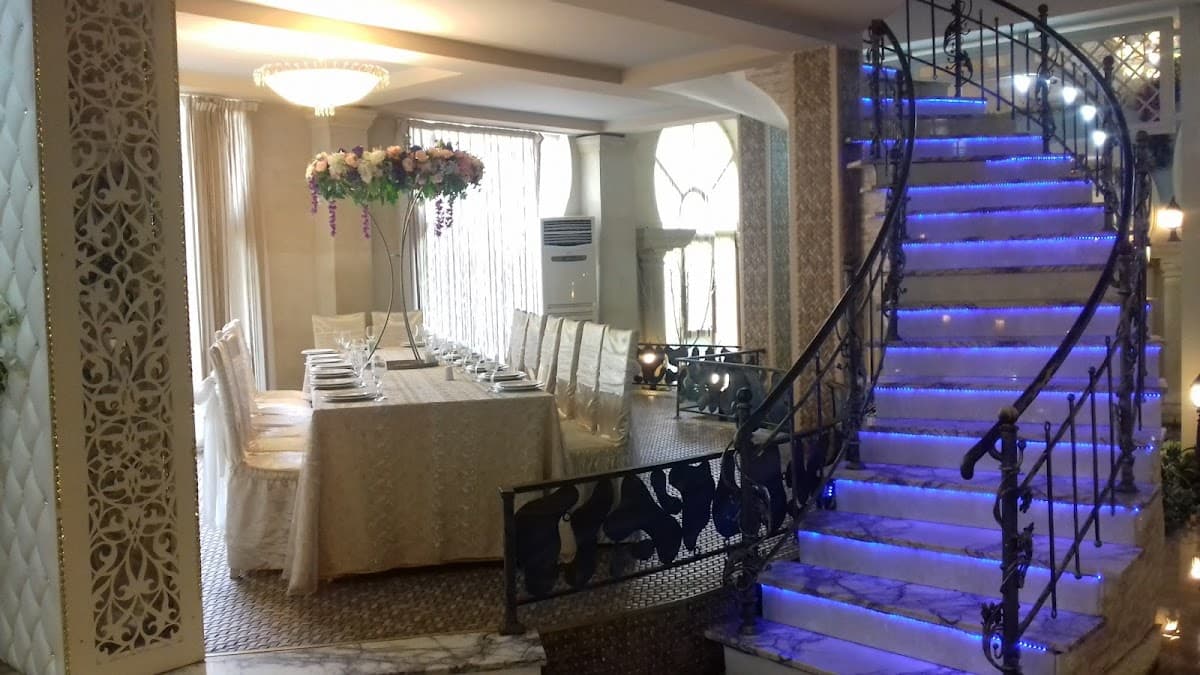 Xarı BülBül Şadlıq Sarayı